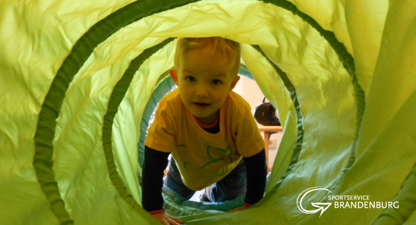 Spaß im Krabbeltunnel