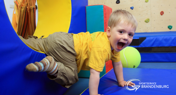 Krabbeln und Rollen in der Bewegungsbaustelle